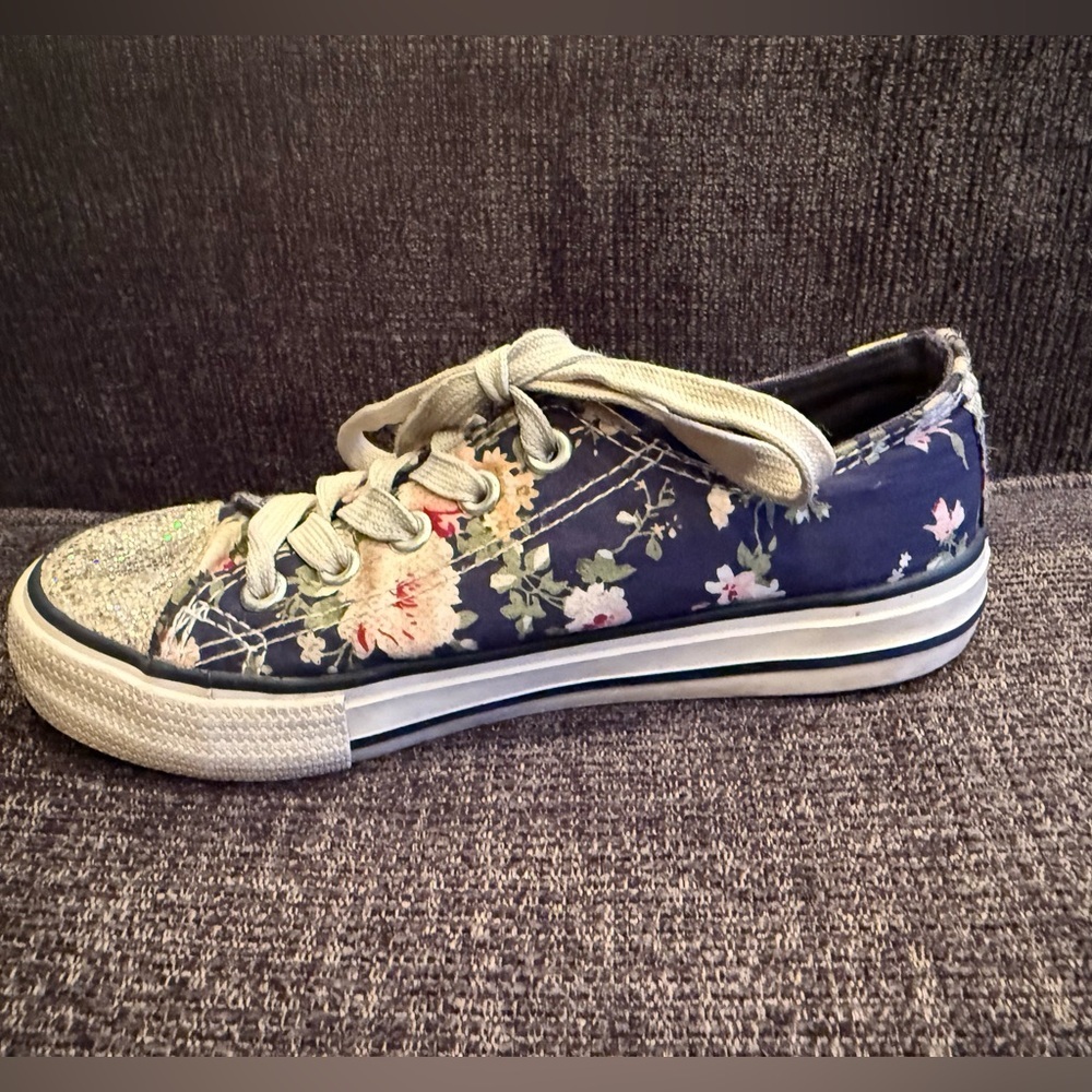 GIRLS ATTITUDE Floral Canvas Sneaker with Glitter Toe/size MEX 20 (13US)
